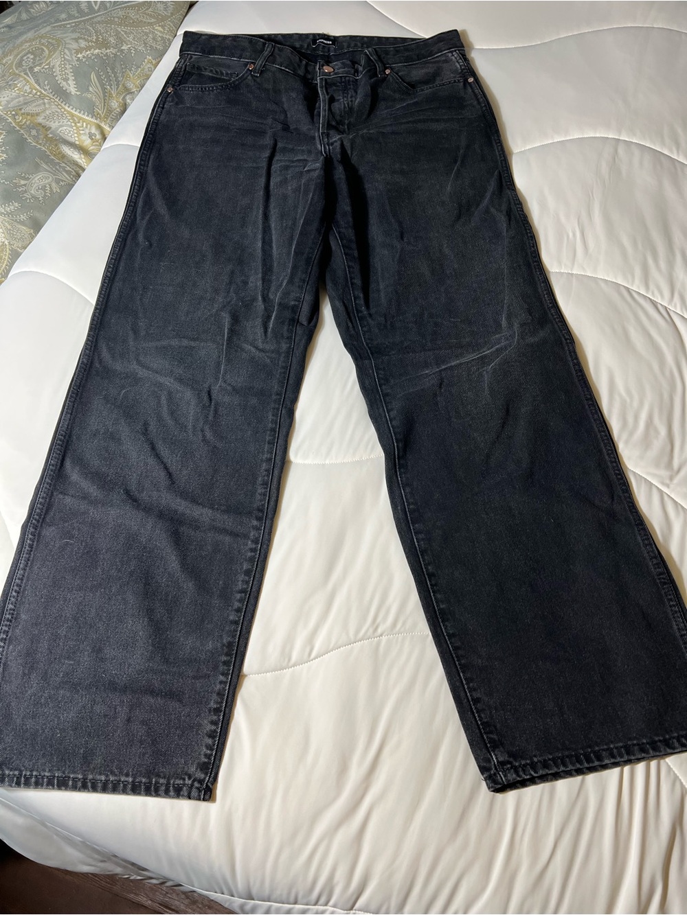 Express Low-Rise Relaxed Straight Jeans